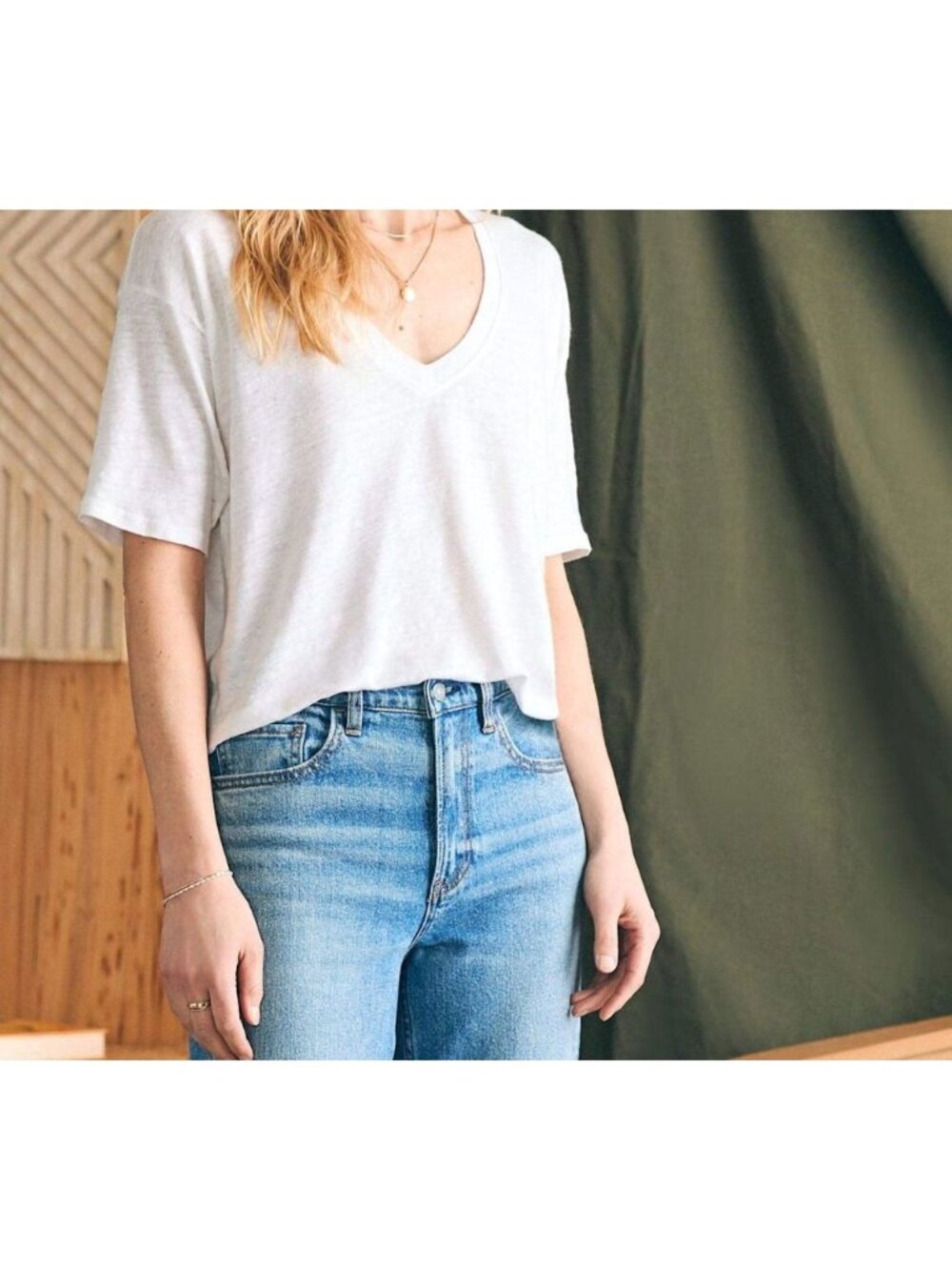 FAHERTY oceanside linen v neck tee in white size L